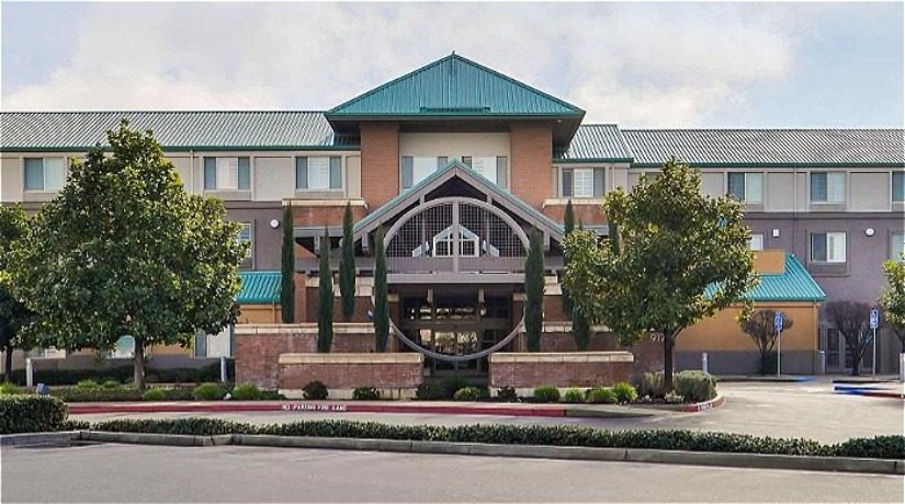 Holiday Inn Express & Suites Elk Grove Central - Hwy 99